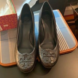 Tory Burch Sally Fogueira Leather Navy size 8.5